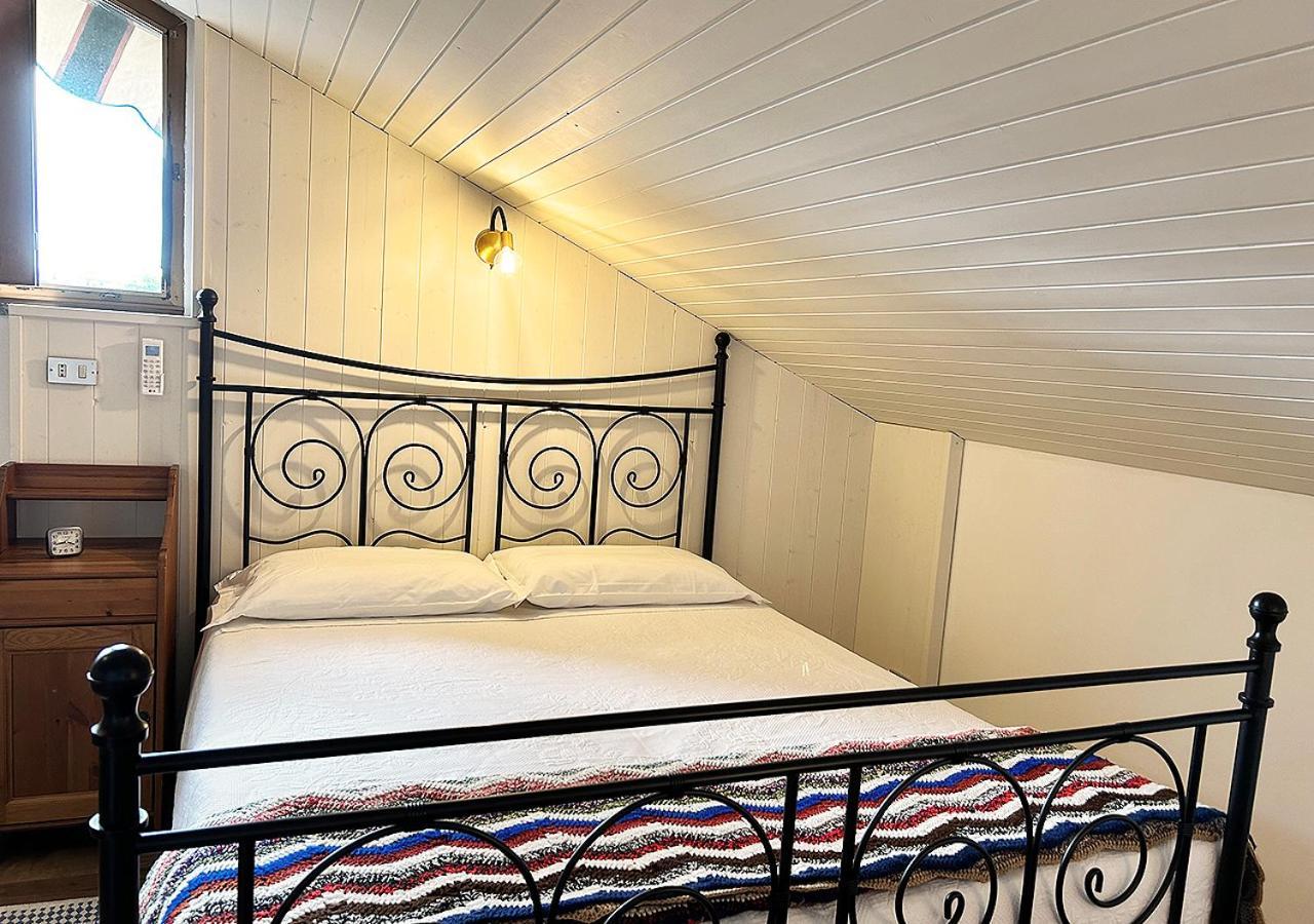 Apartamento La Mansardina Venegono Superiore Exterior foto